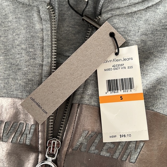 Brand new never worn oversized Calvin Klein sweater. - Picture 2 of 3